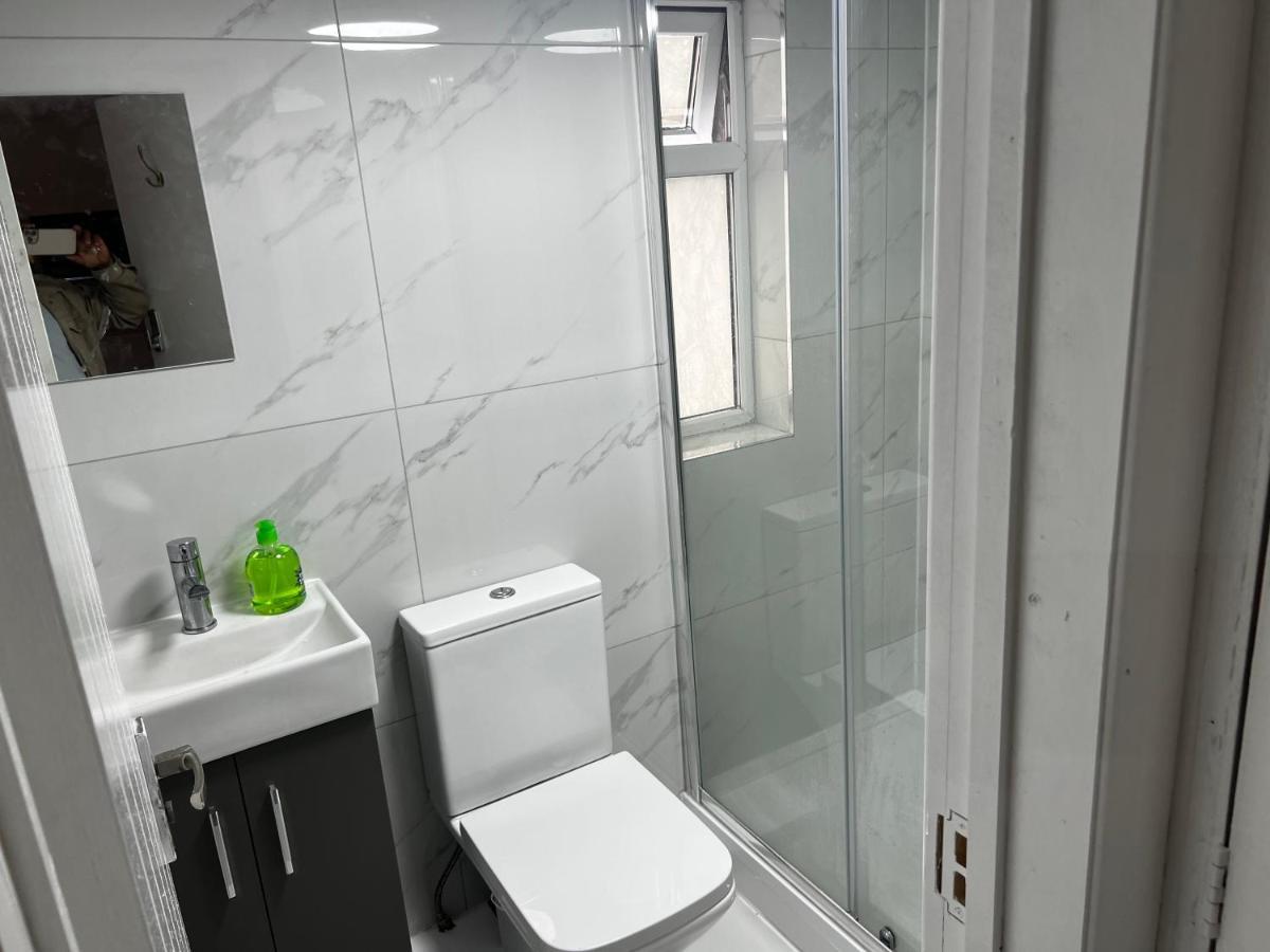 Good Priced Single Rooms In Hayes Northolt (Greater London) Exterior foto